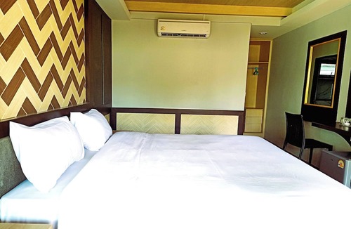 Ban Mut Dok Khao Hotel | Resort Thalang