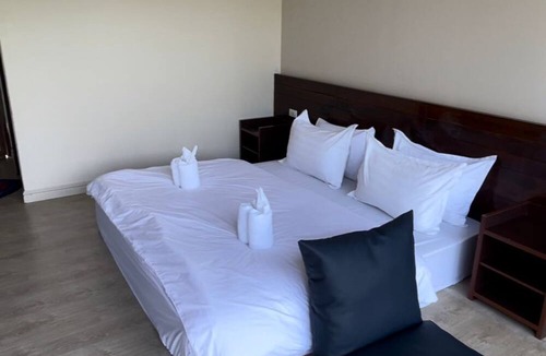 Vientiane Boat Rental | Heun Phea Meuang Feuang Riverside2