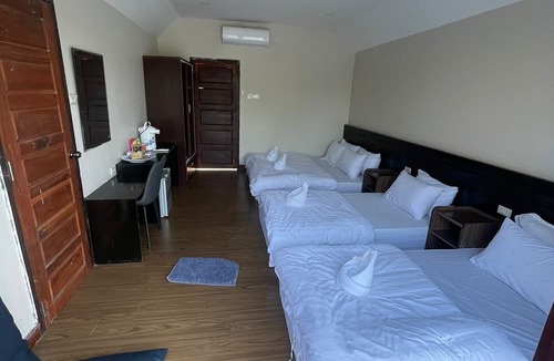 Vientiane Boat Rental | Heun Phea Meuang Feuang Riverside2