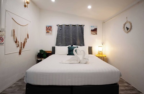 Bang Po Hotel | Oceanfront Villa at Bang Po Beach