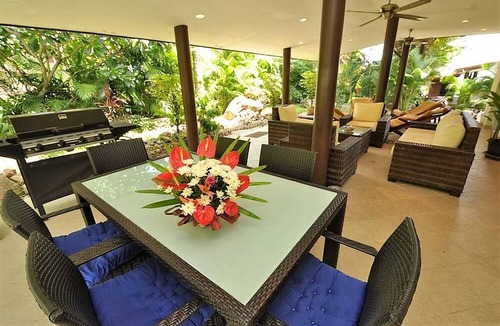 Bang Po Villa | Luxurious Thai-style Villa With a Swimming Pool Just 20 Meters From Beach Access