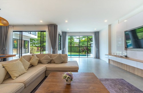 Si Sunthon Villa | One of Phukets Best Villas V212