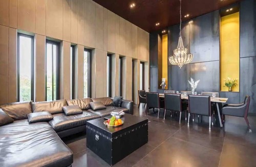 Ekkamai Villa | Luxury Modern Pool Jacuzzi Villa 5BR Thonglor