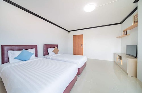Ban Lam Rua Taek Hotel | One Residence Navanakorn