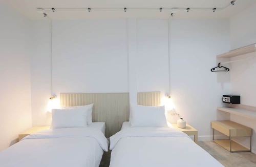 Talat Yai Hotel | LFOUR