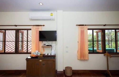 Doem Bang Nang Buat House | Tharnrarin Villa Suphan Buri