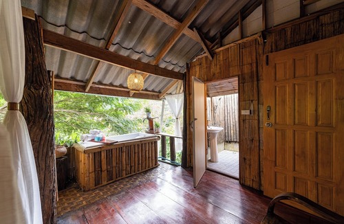 Mae On Hotel | Monruamsuk Homestay Cafe And Bistro