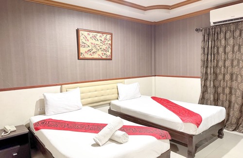 Chomphu Hotel | Grand Amazon Hotel by Zuzu