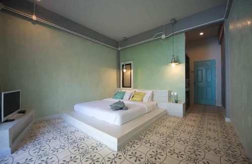 Hat Sai Ri Hotel | De Sea Almond Hotel Chumphon