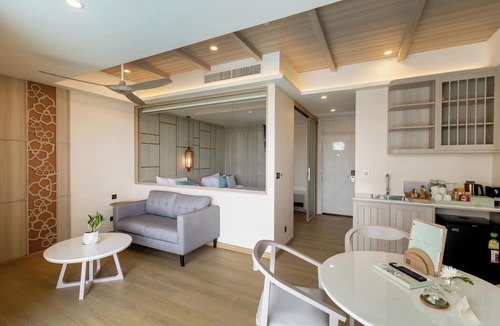 Khuekkhak Hotel | The Little Shore Khao Lak by Katathani