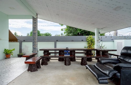 Pong Villa | Luxurious 12-bedroom Villa Retreat in Tambon Pong, Thailand