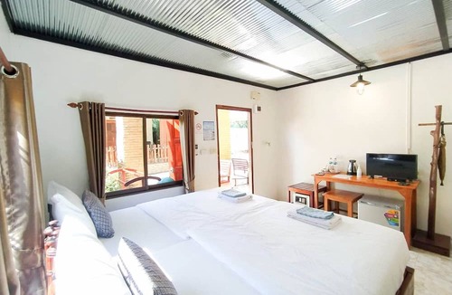 Rayong Hotel | Samet Bellhouse