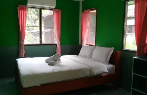 Chong Kham House | Sarm Mork Guesthouse
