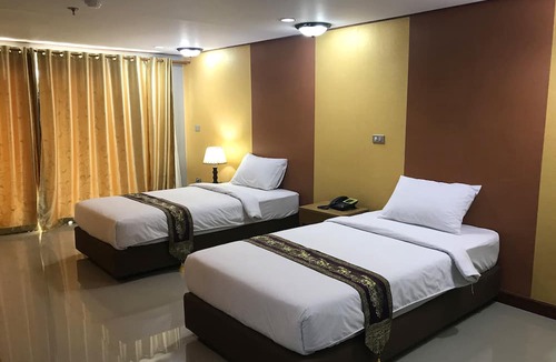 Nakhon Luang Hotel | Toh Buk Seng Riverside