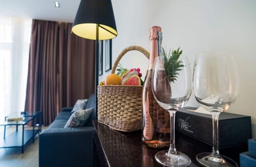 Mittakpheap Hotel | White Boutique Hotel & Residences
