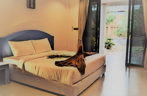 Khanom Hotel | B Square Hotel
