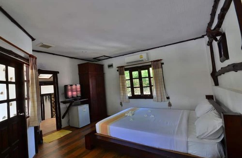 Khanom Hotel | Alongkot Beach Resort Khanom
