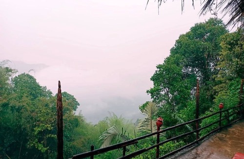Pa Tueng Bed & Breakfast | Authentic Akha Mudhouse — Mountain View Retreat in Mae Salong บ้านดินอาข่า