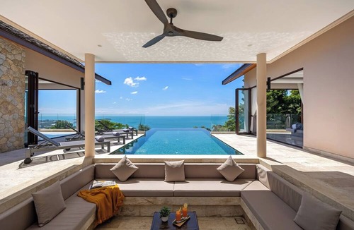 Maret Villa | Villa Awan-Tujuh 3BR with Private Infinity Pool