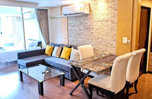 Khlong Toei Nuea Condo | 6D - Short-Term Rental Allowed - Downtown Bkk Serviced Apartment
