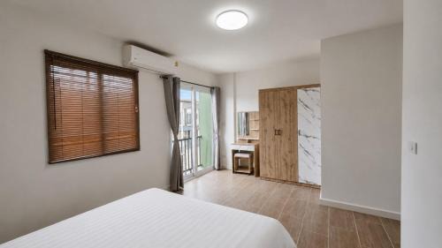 Lat Lum Kaeo Apartment | บ้านทาวน์โฮม ทั้งหลัง 2 นอน 3 น้ำ- The Chic Town