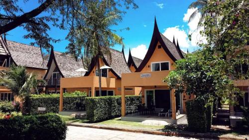 Klong Son Villa | 4 Bedroom Deluxe Beach Villa 21C, Blue Haven Bay Resort