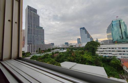 Phaya Thai Hotel | Stay with Ease at Grand Residence 12