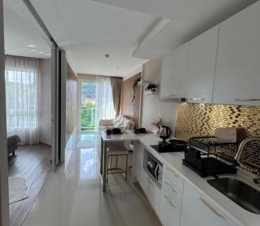 Phuket Apartment | Luxury One-Bedroom Apartment in the Heart of Phuket
