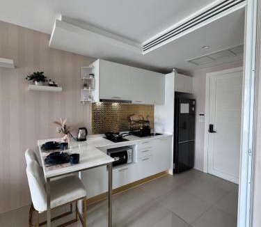 Phuket Apartment | Luxury One-Bedroom Apartment in the Heart of Phuket
