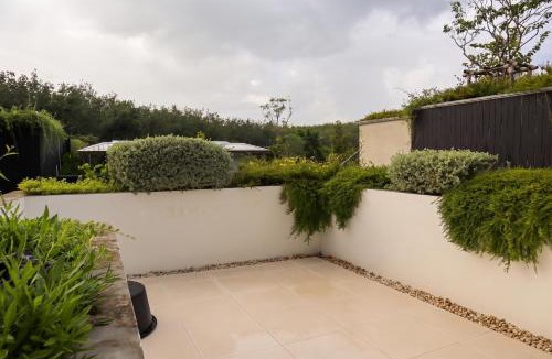 Si Sunthon Villa | Qabalah Villa Private Pool & Rooftop Garden Stylish 2BR Retreat near Bang Tao