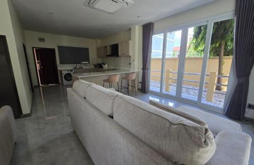 Pattaya Bay Apartment | Moonlight Stays Pratumnak Soi 6