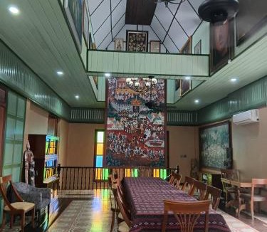 Khlong Chak Phra Hotel | Bangkok house Luxury WorkStay and Thai Table