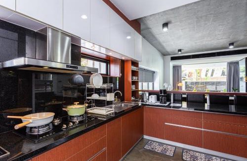 Chang Phueak Villa | C2 Cosmic Central Pool Villa for 10, Daily Maid, Billiards, Near Nimman