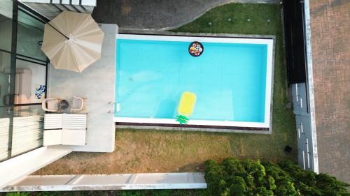 Chang Phueak Villa | C2 Cosmic Central Pool Villa for 10, Daily Maid, Billiards, Near Nimman