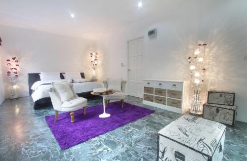 Chalong Villa | Villa Alderley with Mountain & Big Buddha Views