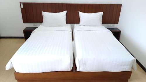 Nong Pa Khrang Hotel | Anika Thaweechoke