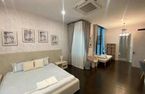 Khlong Chan Villa | Luxury Villa In YothinPattana Include Gym and Swimming Pool