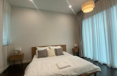 Khlong Chan Villa | Luxury Villa In YothinPattana Include Gym and Swimming Pool