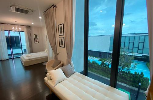 Khlong Chan Villa | Luxury Villa In YothinPattana Include Gym and Swimming Pool