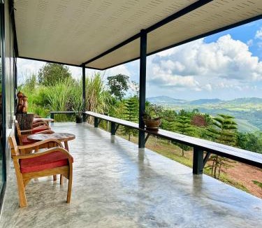 Sado Phong House | ช่องลม แคมป์ เขาค้อ