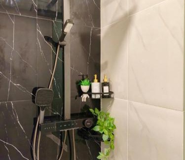 Khlong Ton Sai Apartment | Free Airport Pick Up ! 12th Floor Cozy Studio Room, 5 mins walk to IconSiam & BTS