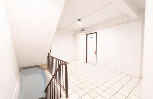 Wat Bowon Niwet Apartment | Moss khaosan