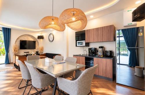 Khanong Phra House | SkyBird Lake View Resort Khaoyai