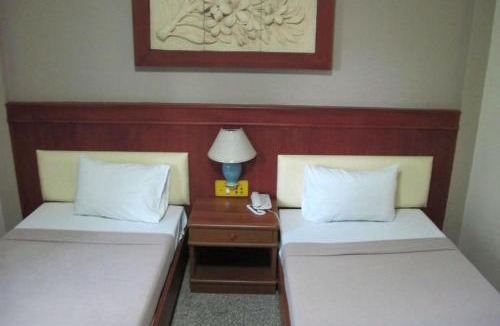 Tha Thaewawong Hotel | Picnic Sriracha Hotel