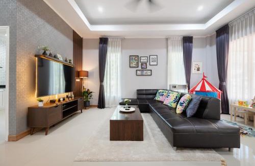 Udon Thani Villa | Cozy Family Kids House with Garden 3BR