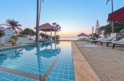 Ko Lanta Villa | Beachfront! 3 Bedrooms - Malee Beach Villa E7