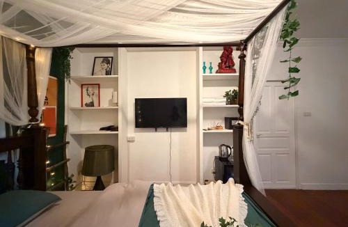Nana House | The Oasis on 8 Cozy Homestay & Café