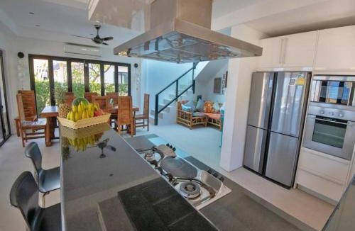 Ko Lanta Villa | Beachfront! 5 Bedrooms - Malee Beach Villa E1
