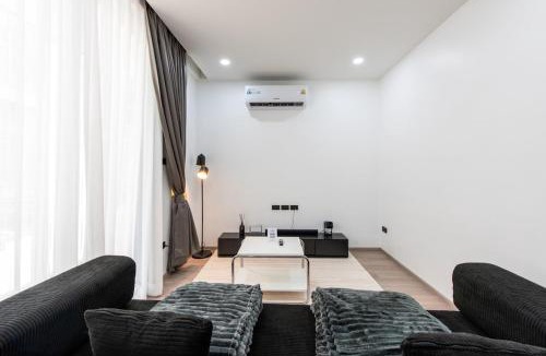 Khlong Toei Nuea Villa | Luxury 4BR Game Room Near BTS Asok Nana