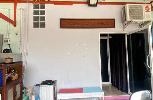 Khuekkhak House | Moon Light House